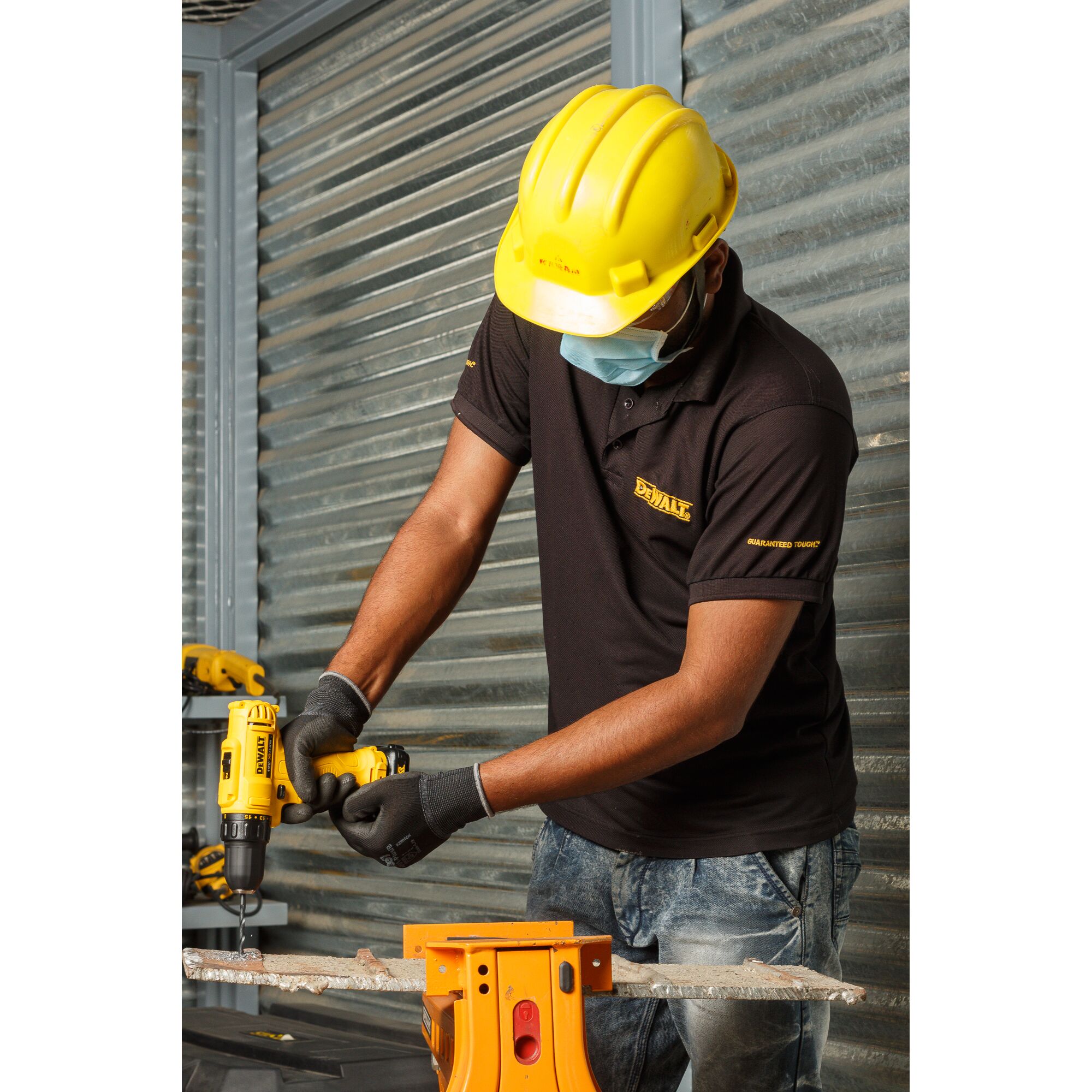 สว่านไขควง 12V MAX พร้อมชุดอุปกรณ์เสริม 109 ชิ้น