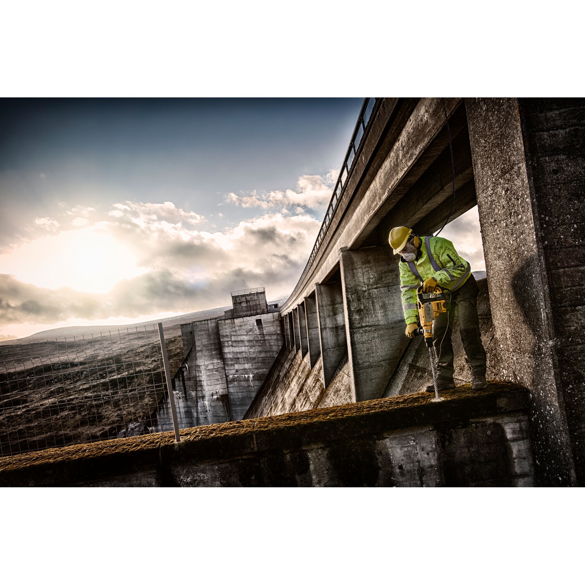 ดอกเจาะปูน 40มม. x 570มม. x 450มม. 
SDS max XLR